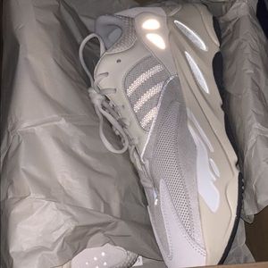 Yeezy 700 analog